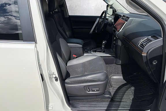 Toyota Land Cruiser 14 of 19