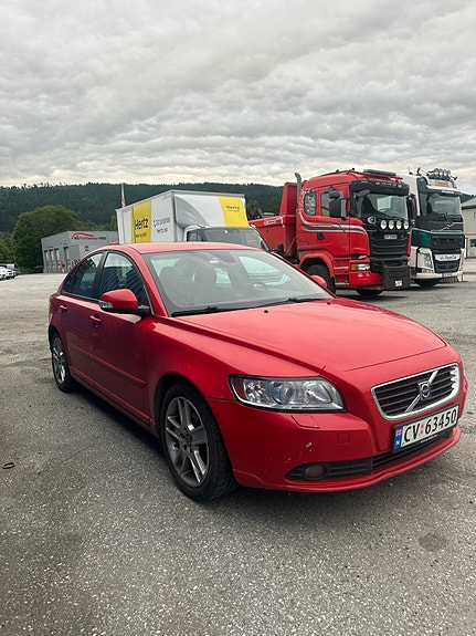 Volvo S40 2 of 5