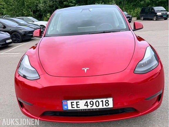 Tesla Model Y 2 of 5