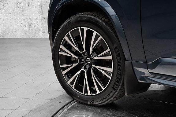 Volvo XC90 9 of 29