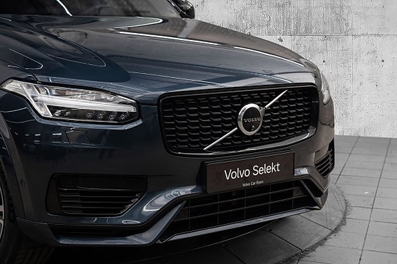 Volvo XC90 2 of 29