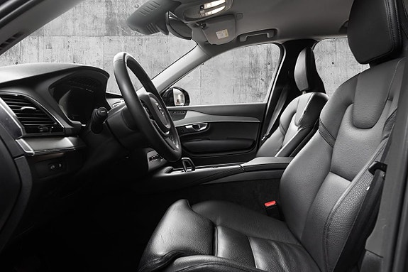 Volvo XC90 12 of 30