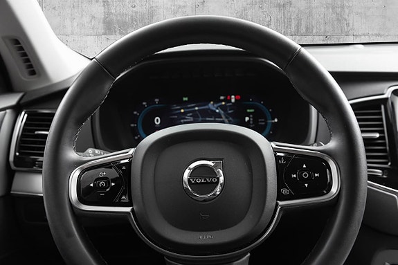 Volvo XC90 15 of 30