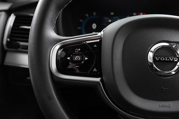 Volvo XC90 16 of 30