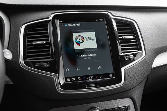 Volvo XC90 24 of 30