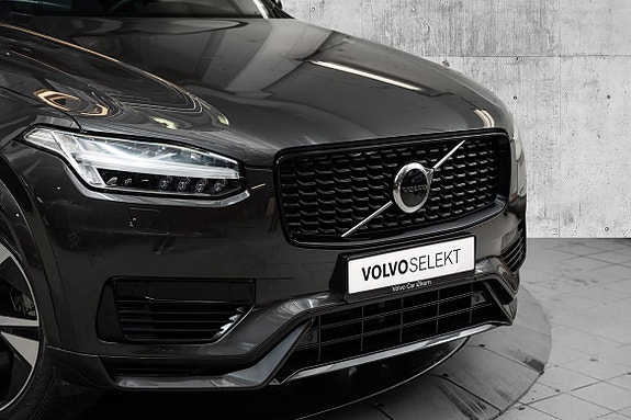 Volvo XC90 2 of 30