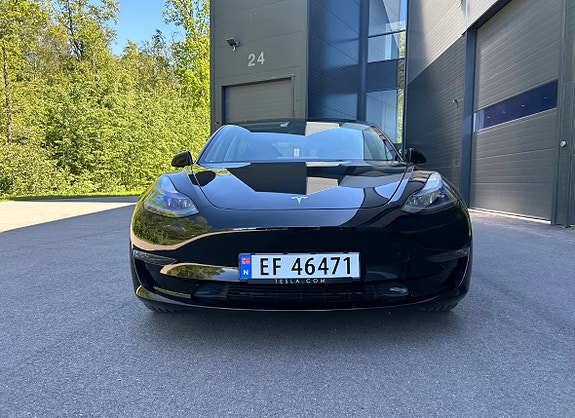 Tesla Model 3 4 of 5