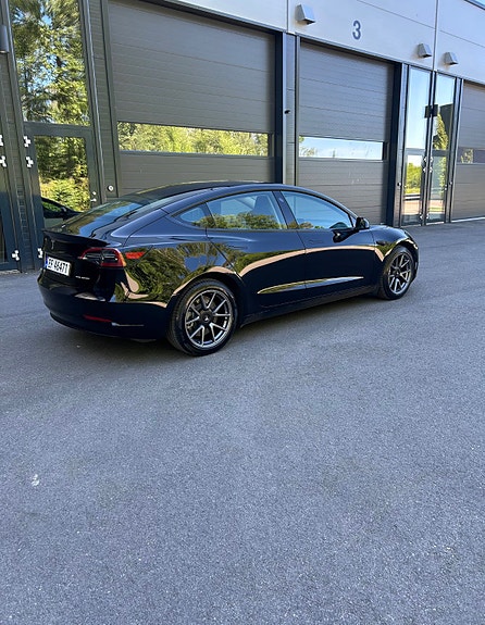 Tesla Model 3 3 of 5