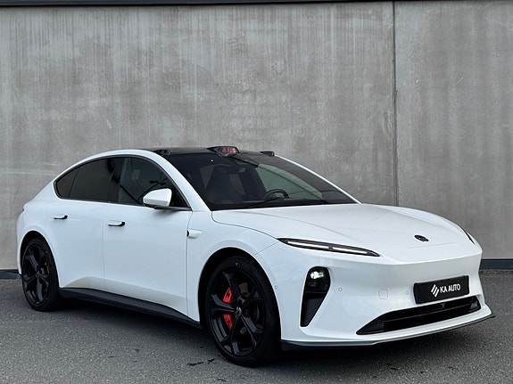 NIO ET5 4 of 5