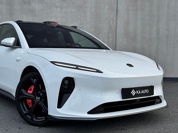 NIO ET5 2 of 5
