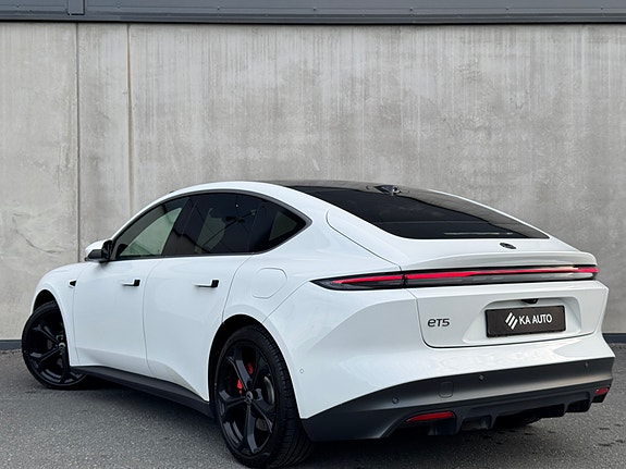 NIO ET5 11 of 30