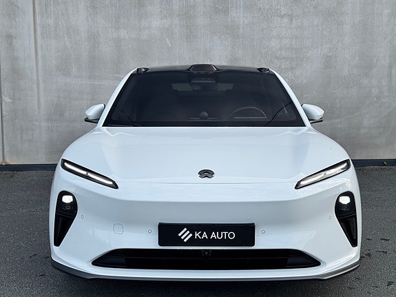 NIO ET5 6 of 30