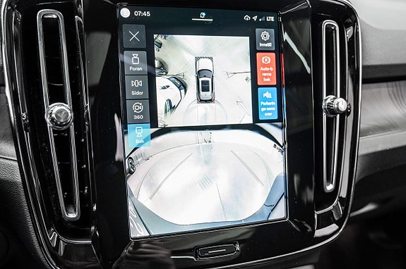 Volvo XC40 21 of 30
