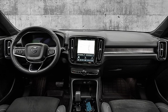 Volvo XC40 14 of 30