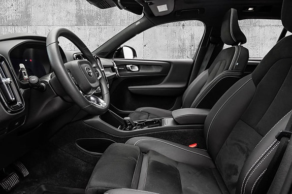 Volvo XC40 10 of 30