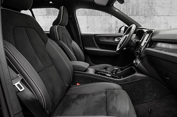 Volvo XC40 23 of 30