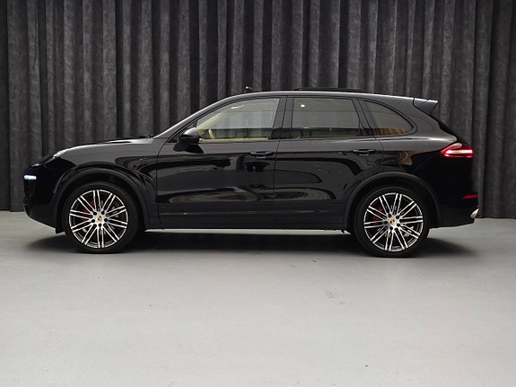 Porsche Cayenne 4 of 5