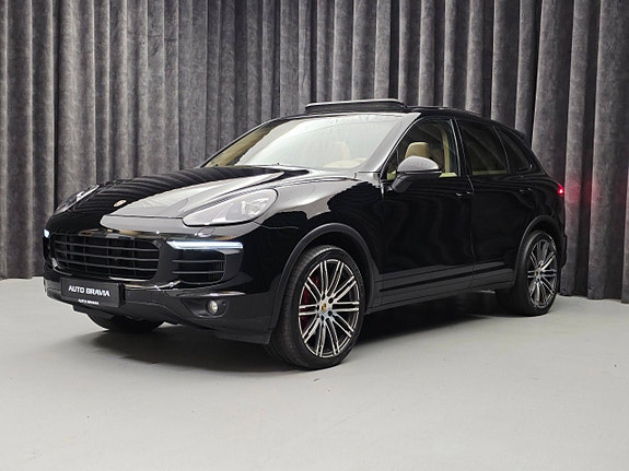Porsche Cayenne 3 of 5