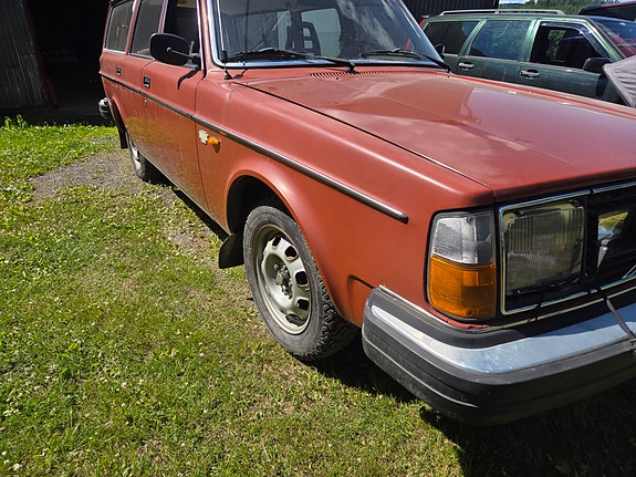 Volvo 240 4 of 5