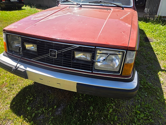 Volvo 240 3 of 5