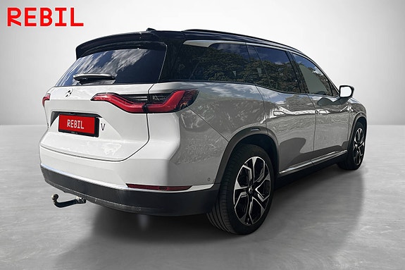 NIO ES8 4 of 5