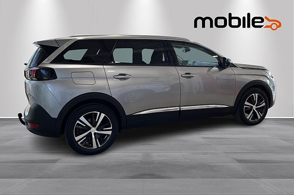 Peugeot 5008 2 of 5