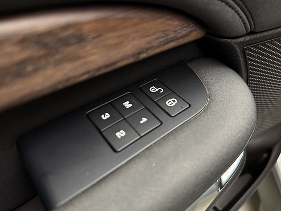 Land Rover Discovery 14 of 30