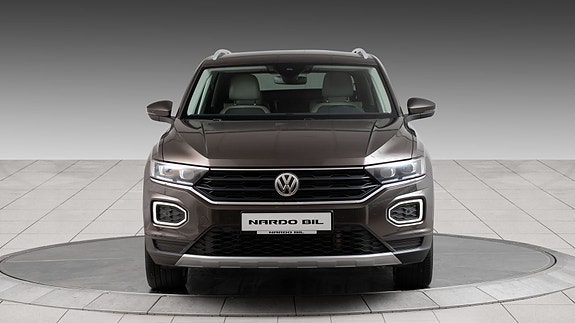 Volkswagen T-Roc 2 of 5