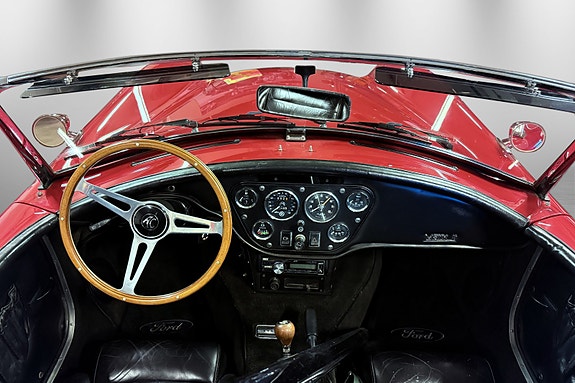 AC Cobra 18 of 30