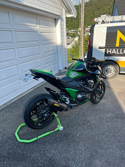 Kawasaki Z 800 2 of 15