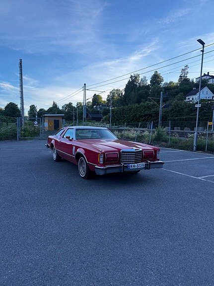 Ford Thunderbird 3 of 5