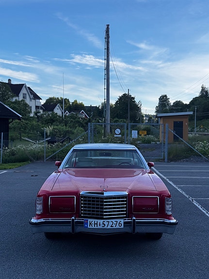 Ford Thunderbird 2 of 5