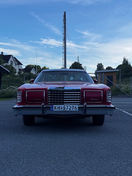 Ford Thunderbird 4 of 5