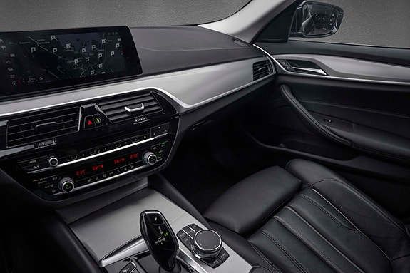 BMW 530i 16 of 29