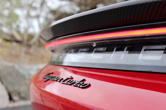 Porsche Taycan 21 of 30