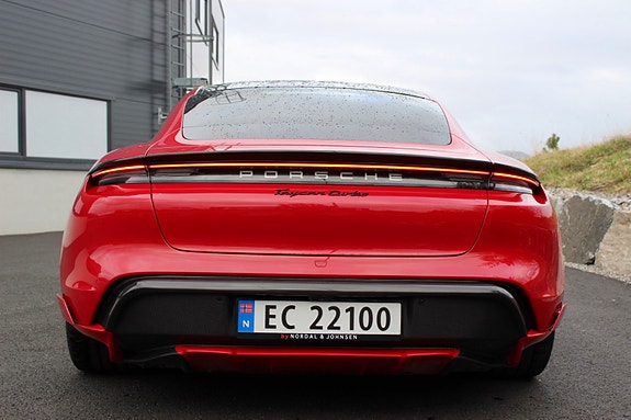 Porsche Taycan 16 of 30