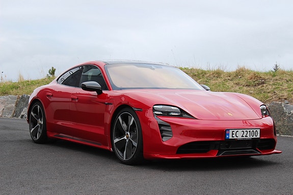 Porsche Taycan 28 of 30