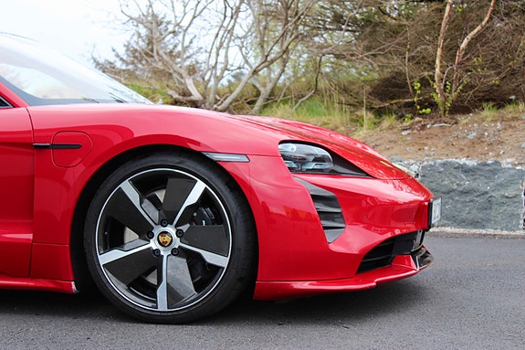 Porsche Taycan 25 of 30