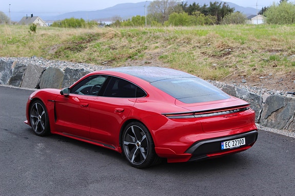 Porsche Taycan 8 of 30