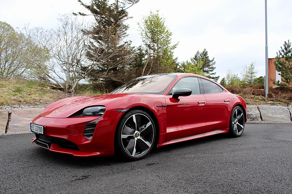 Porsche Taycan 11 of 30