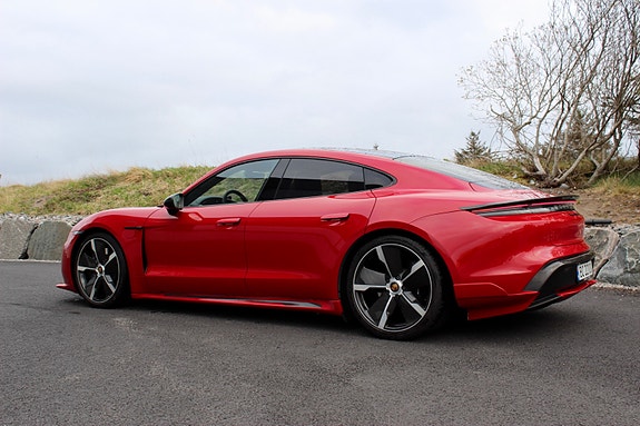 Porsche Taycan 23 of 30