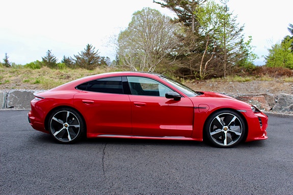 Porsche Taycan 13 of 30
