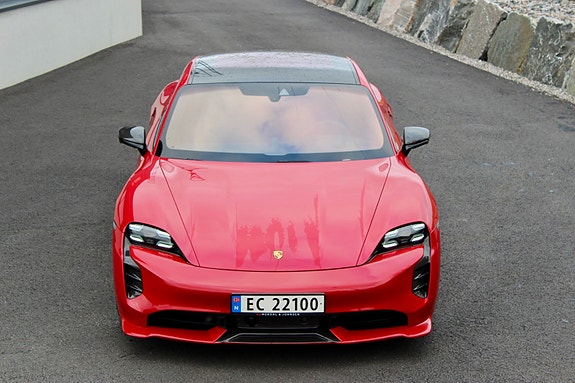 Porsche Taycan 4 of 5