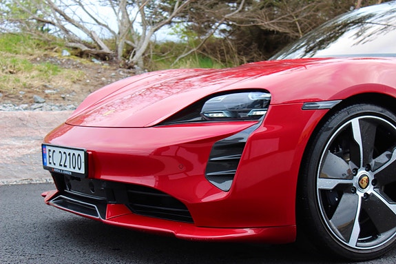 Porsche Taycan 7 of 30