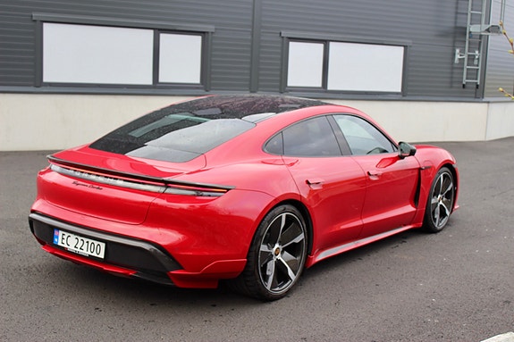 Porsche Taycan 18 of 30