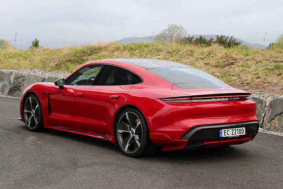 Porsche Taycan 15 of 30