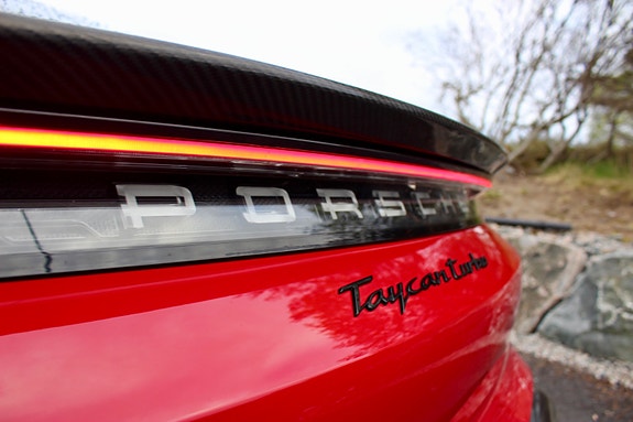 Porsche Taycan 24 of 30