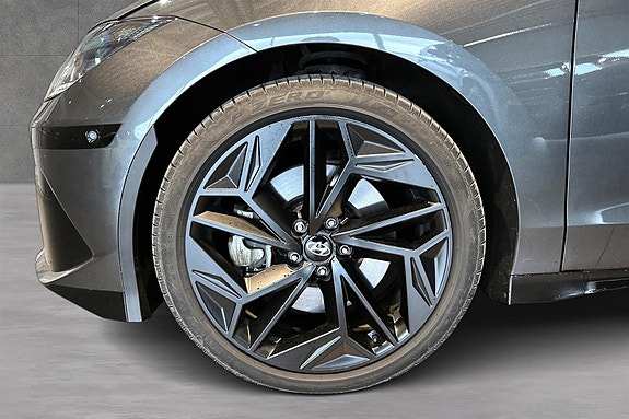 Hyundai Ioniq 6 14 of 16