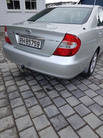 Toyota Camry 4 of 5