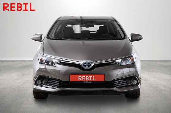 Toyota Auris 3 of 5